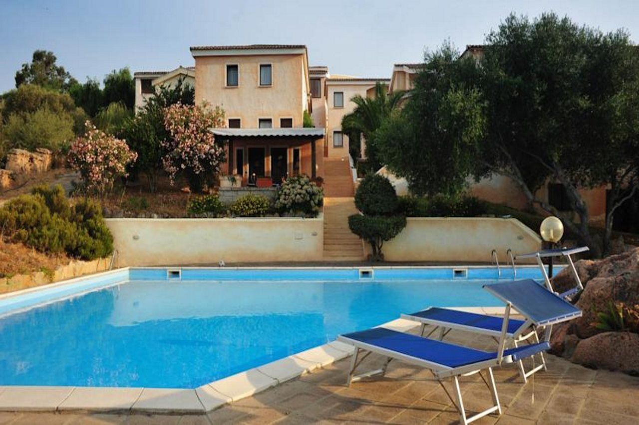 Hotel Micalosu Cannigione Exterior photo